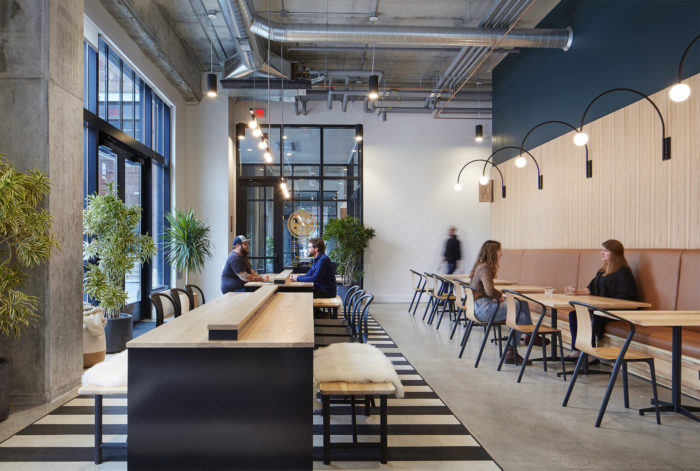 國(guó)外溫暖明亮的工業(yè)風(fēng)美食廣場(chǎng)裝修設(shè)計(jì)案例 國(guó)外溫暖明亮的工業(yè)風(fēng)美食廣場(chǎng)裝修設(shè)計(jì)案例