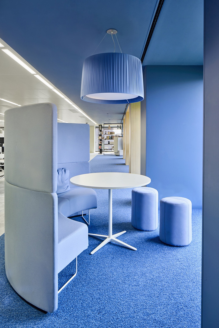 配色很驚艷的金融公司時尚辦公室休閑區(qū)裝修設(shè)計方案 配色很驚艷的金融公司時尚辦公室休閑區(qū)裝修設(shè)計方案