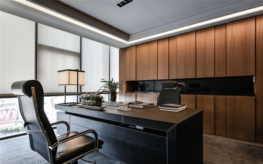 實(shí)業(yè)集團(tuán)總部總經(jīng)理辦公室裝修設(shè)計(jì)實(shí)景圖