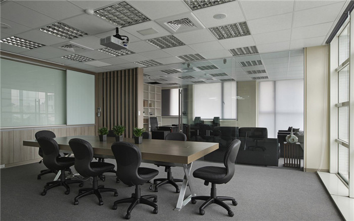 現(xiàn)代通透的清?；ぜ瘓F(tuán)辦公室會(huì)議室設(shè)計(jì)裝修實(shí)景圖