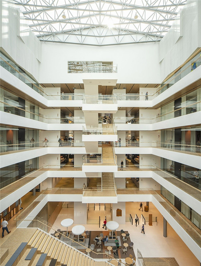 現(xiàn)代北歐風(fēng)Kesko集團(tuán)總部辦公樓中庭裝修設(shè)計(jì)實(shí)景圖 現(xiàn)代北歐風(fēng)Kesko集團(tuán)總部辦公樓中庭裝修設(shè)計(jì)實(shí)景圖