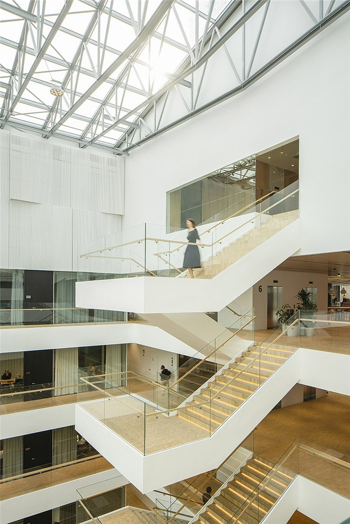 現(xiàn)代北歐風(fēng)Kesko集團(tuán)總部辦公樓中庭樓梯裝修設(shè)計(jì)案例 現(xiàn)代北歐風(fēng)Kesko集團(tuán)總部辦公樓中庭樓梯裝修設(shè)計(jì)案例