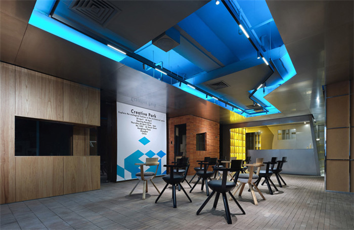 靈活多變的上海專業(yè)設(shè)計公司辦公室活動區(qū)裝修設(shè)計實景圖 靈活多變的上海專業(yè)設(shè)計公司辦公室活動區(qū)裝修設(shè)計實景圖