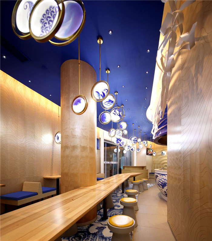 時尚新潮的西部馬華拉面館裝修設(shè)計案例實景圖 時尚新潮的西部馬華拉面館裝修設(shè)計案例實景圖