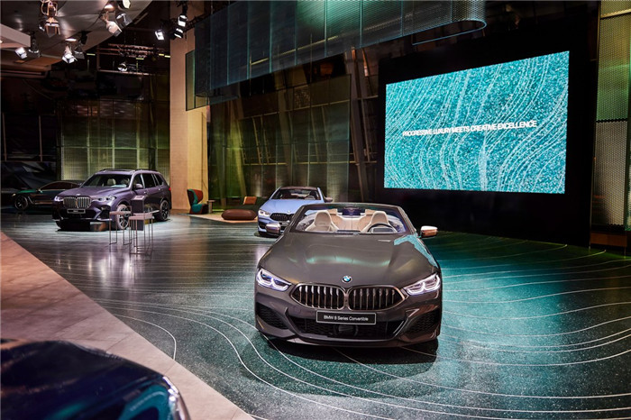 炫酷的寶馬7系汽車展廳裝修設(shè)計實景圖 炫酷的寶馬7系汽車展廳裝修設(shè)計實景圖