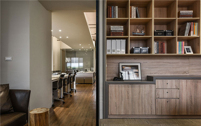 鄭州高端國際金融公司辦公室書架裝修實(shí)景圖 鄭州高端國際金融公司辦公室書架裝修實(shí)景圖