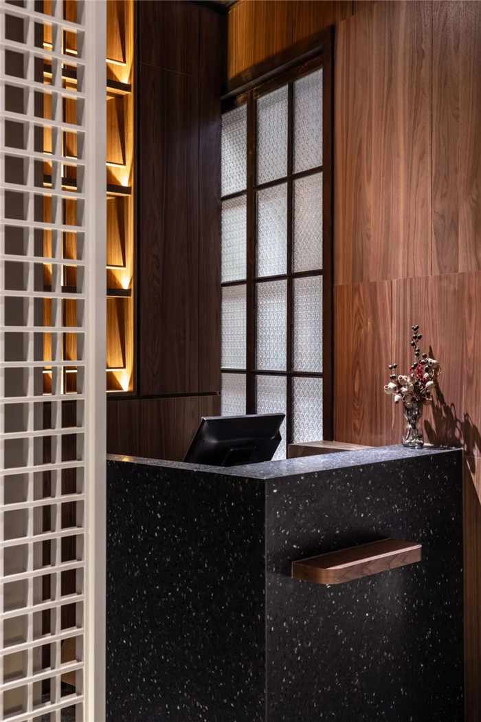 四川吳抄手混搭風(fēng)特色川菜館前臺裝修設(shè)計案例