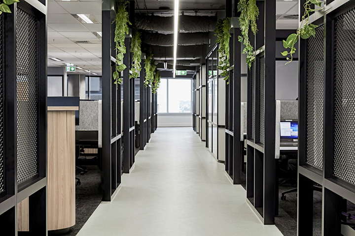 黑白灰摩登時(shí)尚軟件公司辦公室走廊裝修設(shè)計(jì)實(shí)景圖 黑白灰摩登時(shí)尚軟件公司辦公室走廊裝修設(shè)計(jì)實(shí)景圖