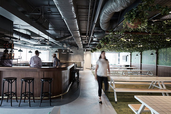 黑白灰摩登時(shí)尚軟件公司辦公室餐廳水吧裝修設(shè)計(jì)實(shí)景圖 黑白灰摩登時(shí)尚軟件公司辦公室餐廳水吧裝修設(shè)計(jì)實(shí)景圖