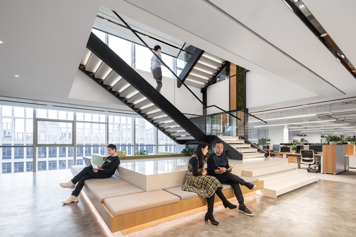 以家為主題的紅星美凱龍總部辦公樓樓梯裝修設(shè)計(jì)方案