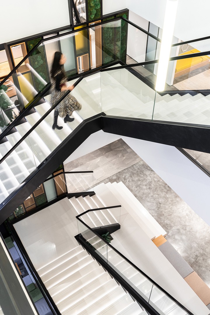 以家為主題的紅星美凱龍總部辦公樓樓梯裝修設(shè)計(jì)方案