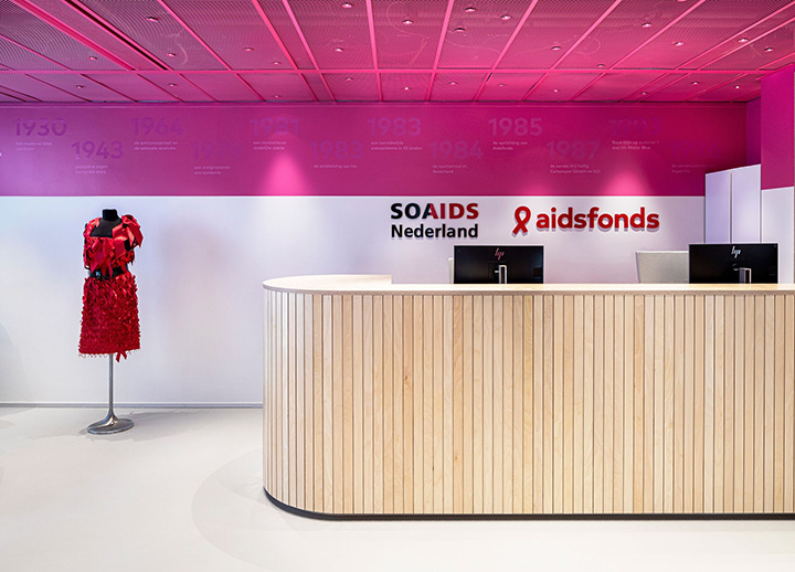 Aidsfonds如彩虹般絢爛的時(shí)尚辦公室前臺(tái)裝修設(shè)計(jì)方案 Aidsfonds如彩虹般絢爛的時(shí)尚辦公室前臺(tái)裝修設(shè)計(jì)方案