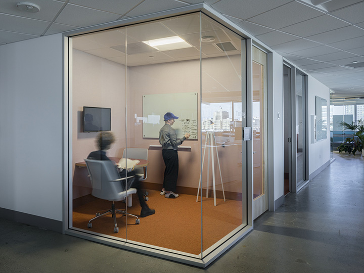 1200平時尚多彩醫(yī)療科技公司辦公室洽談室裝修設(shè)計案例 1200平時尚多彩醫(yī)療科技公司辦公室洽談室裝修設(shè)計案例