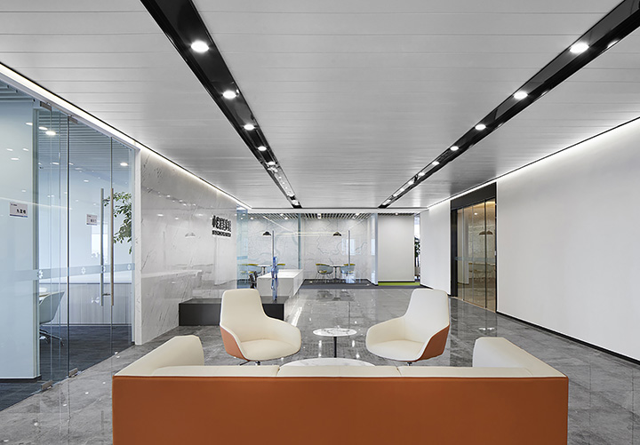 科技感很強(qiáng)的小米消費(fèi)金融公司辦公室前臺裝修設(shè)計(jì)方案