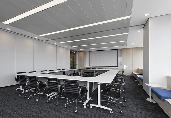 科技感很強(qiáng)的小米消費(fèi)金融公司經(jīng)理辦公室大會議室裝修設(shè)計(jì)方案