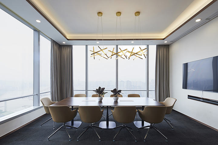 科技感很強(qiáng)的小米消費(fèi)金融公司經(jīng)理辦公室小會議室裝修設(shè)計(jì)方案