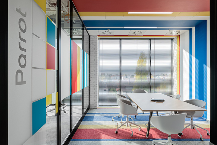 鄭州辦公室裝修玩轉(zhuǎn)色彩 涂料公司創(chuàng)意辦公室會(huì)議室裝修方案 鄭州辦公室裝修玩轉(zhuǎn)色彩 涂料公司創(chuàng)意辦公室會(huì)議室裝修方案