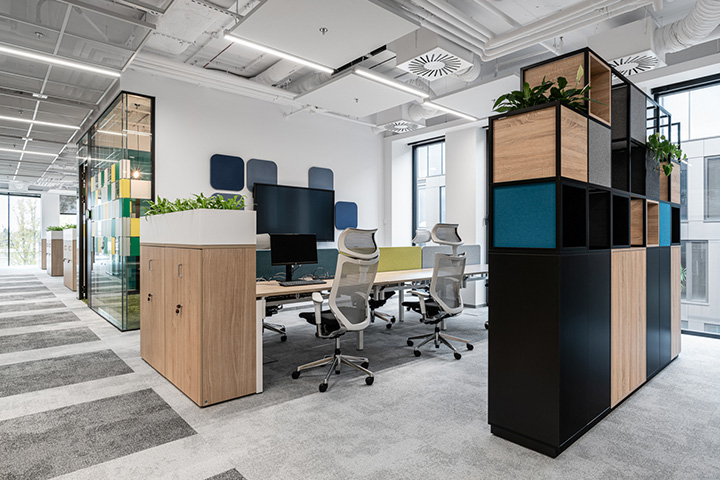 鄭州辦公室裝修玩轉(zhuǎn)色彩 涂料公司創(chuàng)意辦公室工位裝修方案 鄭州辦公室裝修玩轉(zhuǎn)色彩 涂料公司創(chuàng)意辦公室工位裝修方案