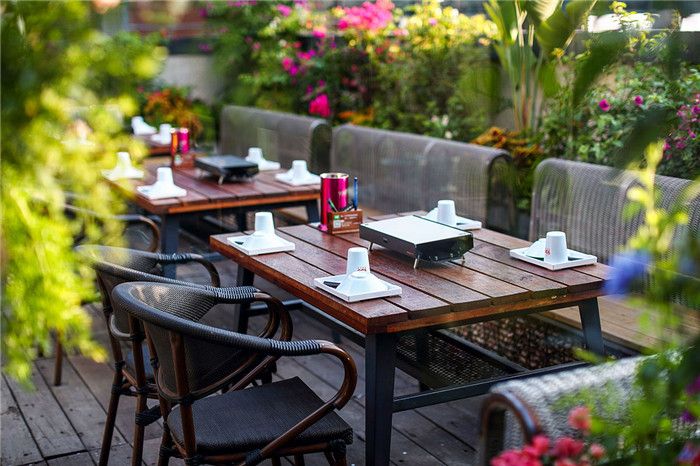 音樂+啤酒+燒烤一站式特色燒烤餐廳戶外露臺裝修設(shè)計方案 音樂+啤酒+燒烤一站式特色燒烤餐廳戶外露臺裝修設(shè)計方案