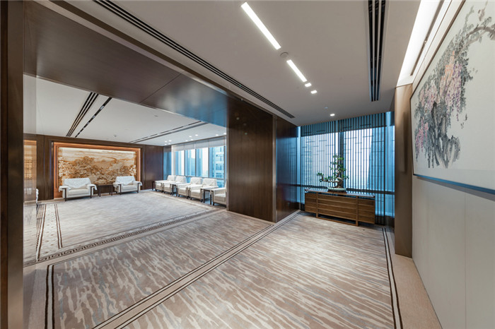 中建八局9000平高端中式總部辦公室接待區(qū)裝修設(shè)計(jì)案例