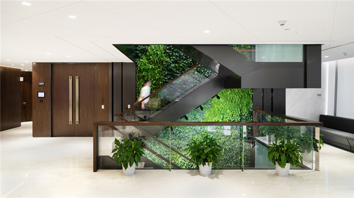 中建八局9000平高端中式總部辦公室樓梯裝修設(shè)計(jì)案例