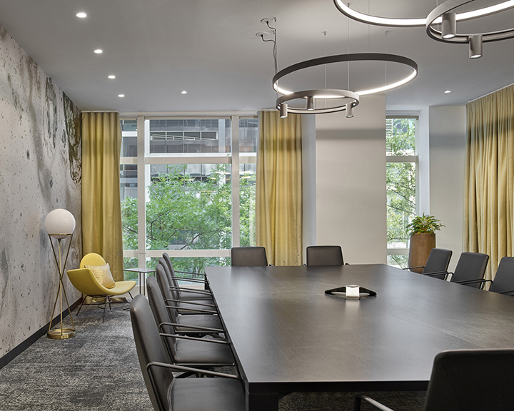 10人會議室裝修設計-河南辦公室裝修公司分享劇院主題聯合辦公設計方案 10人會議室裝修設計-河南辦公室裝修公司分享劇院主題聯合辦公設計方案