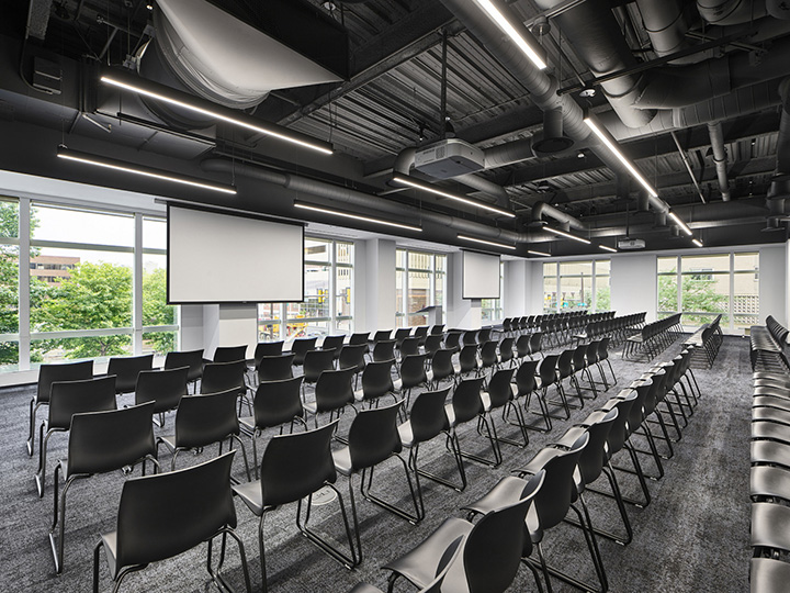 多功能會議室裝修設計-河南辦公室裝修公司分享劇院主題聯合辦公設計方案 多功能會議室裝修設計-河南辦公室裝修公司分享劇院主題聯合辦公設計方案