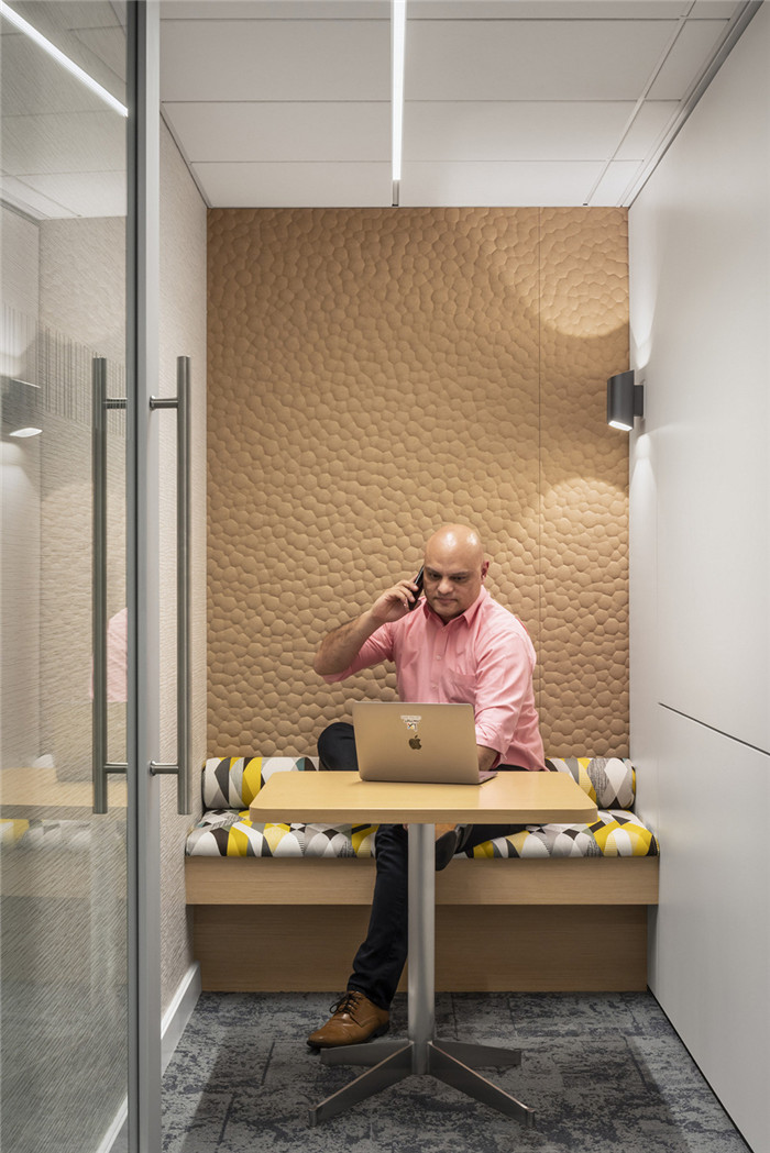 小型洽談室設(shè)計-鄭州金融辦公室裝修公司推薦FactSet金融辦公室裝修