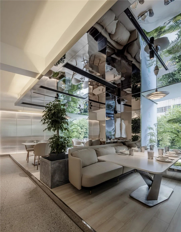 多人卡座區(qū)裝修設計-餐廳引導吧臺裝修設計-鄭州宏鈺堂分享綠色現(xiàn)代風港式茶餐廳裝修設計方案 多人卡座區(qū)裝修設計-餐廳引導吧臺裝修設計-鄭州宏鈺堂分享綠色現(xiàn)代風港式茶餐廳裝修設計方案