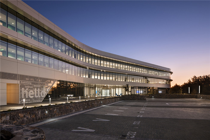 時(shí)尚優(yōu)雅的Capitec銀行總部辦公大樓裝修設(shè)計(jì)方案 時(shí)尚優(yōu)雅的Capitec銀行總部辦公大樓裝修設(shè)計(jì)方案