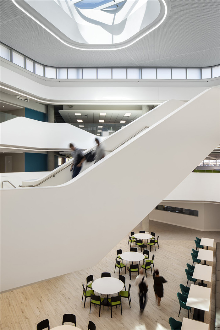 時(shí)尚優(yōu)雅的Capitec銀行總部辦公大樓裝修設(shè)計(jì)方案 時(shí)尚優(yōu)雅的Capitec銀行總部辦公大樓裝修設(shè)計(jì)方案