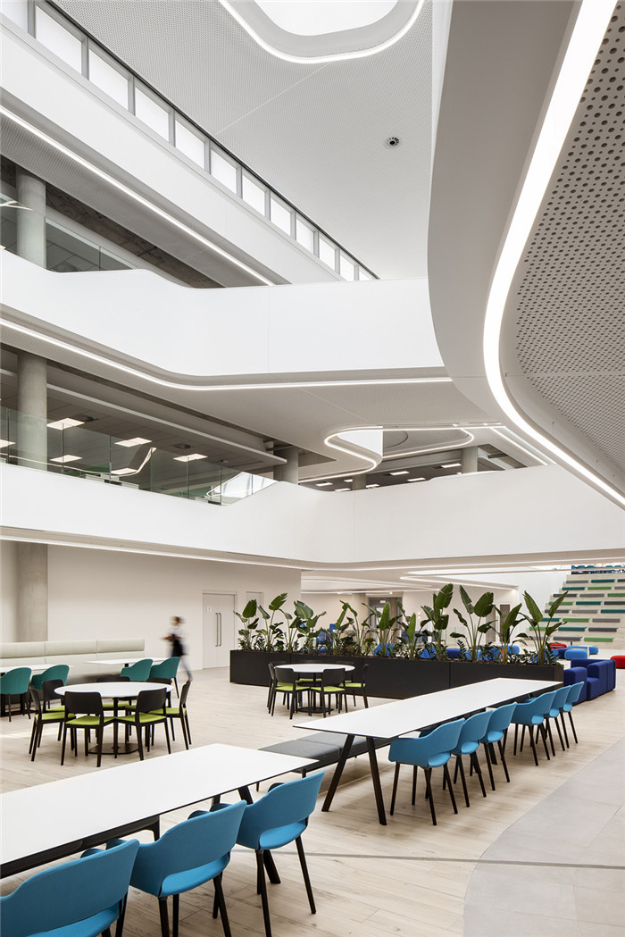 時(shí)尚優(yōu)雅的Capitec銀行總部辦公大樓裝修設(shè)計(jì)方案 時(shí)尚優(yōu)雅的Capitec銀行總部辦公大樓裝修設(shè)計(jì)方案