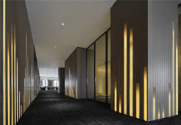 走廊裝修設(shè)計(jì)-綠地集團(tuán)上?？偛哭k公室裝修  引領(lǐng)智慧辦公設(shè)計(jì)風(fēng)尚