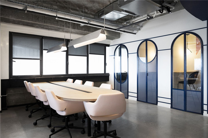 會議室裝修-趣味十足的8000平構(gòu)成藝術(shù)聯(lián)合辦公裝修設(shè)計方案 會議室裝修-趣味十足的8000平構(gòu)成藝術(shù)聯(lián)合辦公裝修設(shè)計方案
