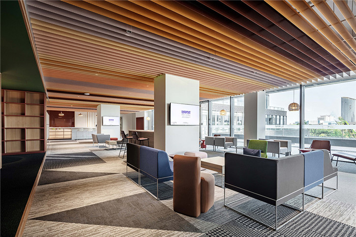 以芯片盒子為靈感的高科技企業(yè)總部辦公樓裝修方案 以芯片盒子為靈感的高科技企業(yè)總部辦公樓裝修方案