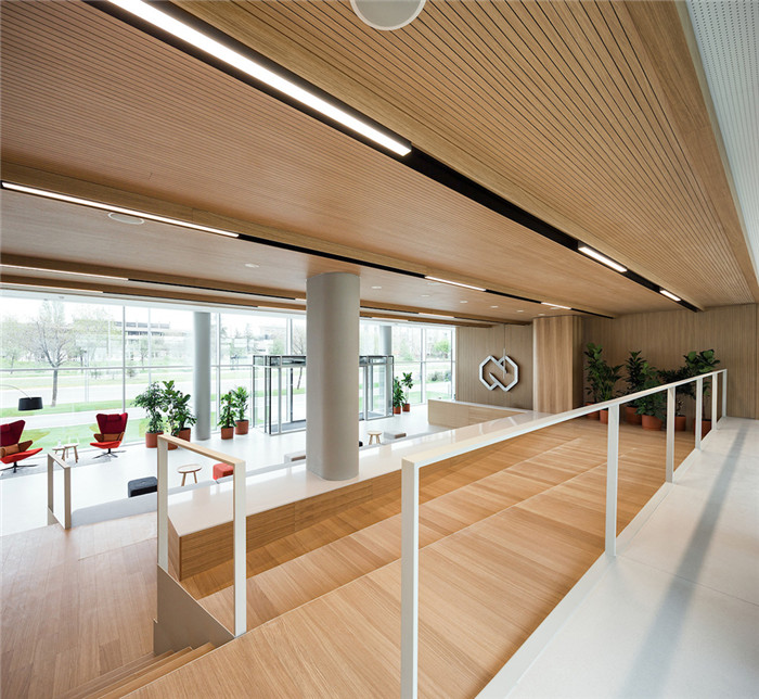 開(kāi)放靈動(dòng)的國(guó)外知名手游公司總部辦公樓裝修案例 開(kāi)放靈動(dòng)的國(guó)外知名手游公司總部辦公樓裝修案例