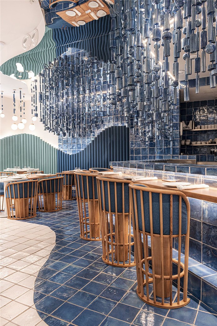 以海洋為主題的西班牙海鮮酒吧餐廳裝修設(shè)計方案 以海洋為主題的西班牙海鮮酒吧餐廳裝修設(shè)計方案