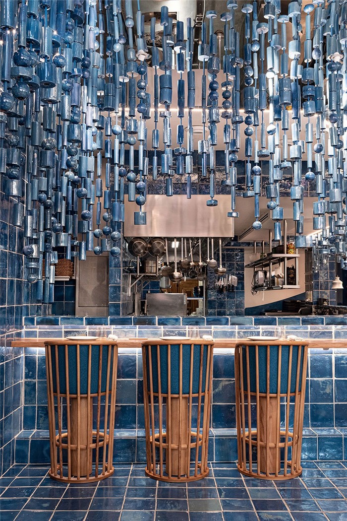 以海洋為主題的西班牙海鮮酒吧餐廳裝修設(shè)計方案 以海洋為主題的西班牙海鮮酒吧餐廳裝修設(shè)計方案