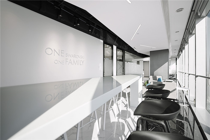 茶水間裝修設(shè)計-650平黑白灰極簡風(fēng)奢侈品公司辦公室裝修方案 茶水間裝修設(shè)計-650平黑白灰極簡風(fēng)奢侈品公司辦公室裝修方案