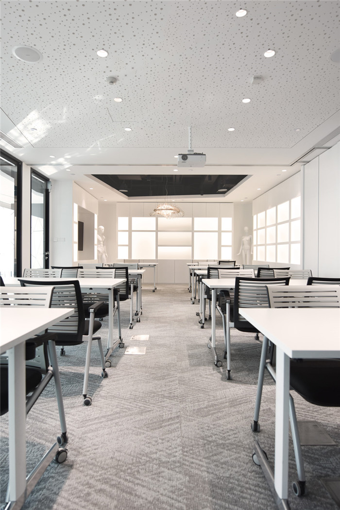 650平黑白灰極簡風(fēng)奢侈品公司辦公室裝修方案 650平黑白灰極簡風(fēng)奢侈品公司辦公室裝修方案