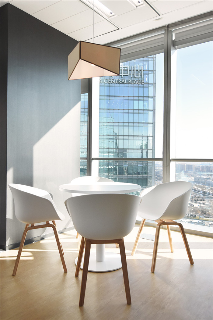 小型洽談室裝修設(shè)計-650平黑白灰極簡風(fēng)奢侈品公司辦公室裝修方案 小型洽談室裝修設(shè)計-650平黑白灰極簡風(fēng)奢侈品公司辦公室裝修方案