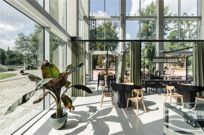 鄭州餐廳裝修公司分享國外藝術(shù)餐廳裝修設(shè)計(jì)方案 鄭州餐廳裝修公司分享國外藝術(shù)餐廳裝修設(shè)計(jì)方案