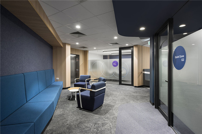 休閑區(qū)裝修設(shè)計(jì)-鄭州辦公室裝修推薦沉穩(wěn)大氣的Cara總部辦公室裝修 休閑區(qū)裝修設(shè)計(jì)-鄭州辦公室裝修推薦沉穩(wěn)大氣的Cara總部辦公室裝修