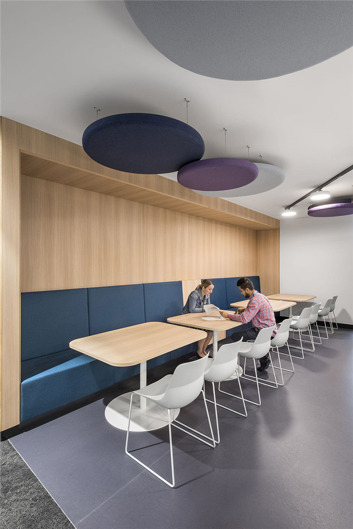 鄭州辦公室裝修推薦沉穩(wěn)大氣的Cara總部辦公室裝修 鄭州辦公室裝修推薦沉穩(wěn)大氣的Cara總部辦公室裝修