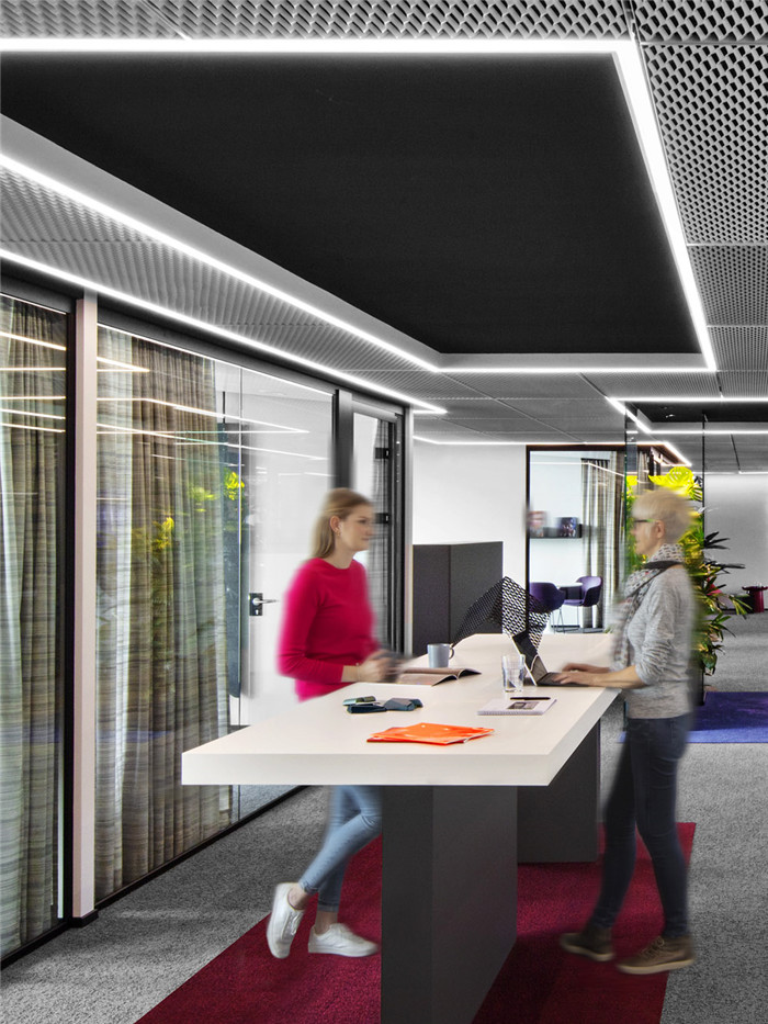 移動(dòng)工作臺(tái)裝修設(shè)計(jì)-鄭州宏鈺堂推薦色彩繽紛的涂料公司總部辦公樓裝修 移動(dòng)工作臺(tái)裝修設(shè)計(jì)-鄭州宏鈺堂推薦色彩繽紛的涂料公司總部辦公樓裝修