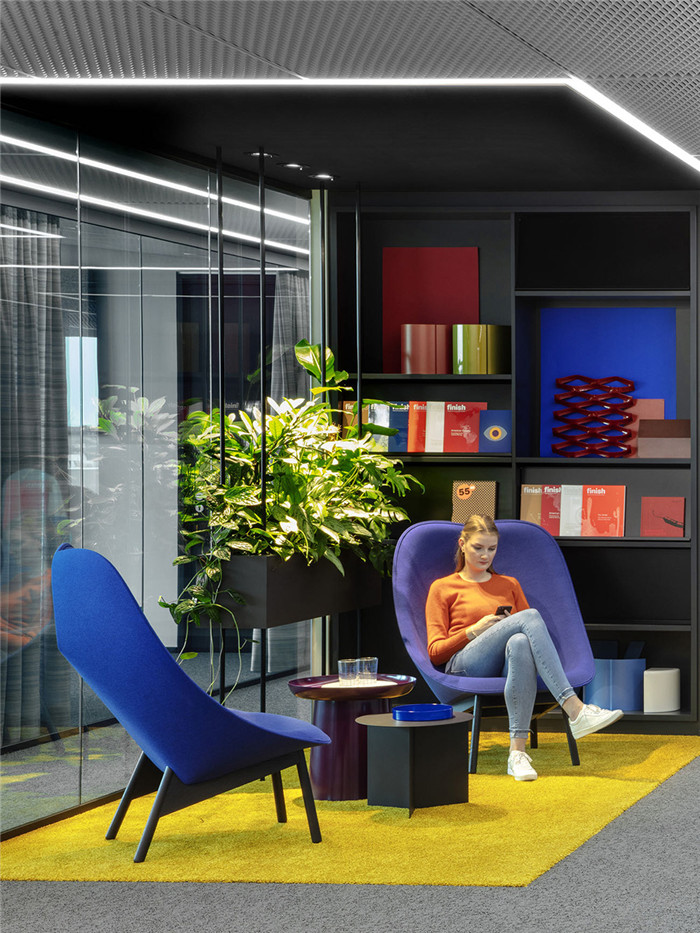 鄭州宏鈺堂推薦色彩繽紛的涂料公司總部辦公樓裝修實(shí)景圖 鄭州宏鈺堂推薦色彩繽紛的涂料公司總部辦公樓裝修實(shí)景圖