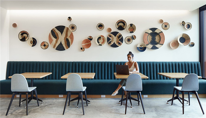 溫暖時(shí)尚的工業(yè)風(fēng)食品制造集團(tuán)總部辦公室裝修方案 溫暖時(shí)尚的工業(yè)風(fēng)食品制造集團(tuán)總部辦公室裝修方案