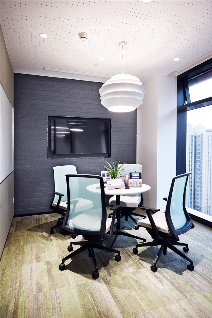 小型洽談室設(shè)計-5000平現(xiàn)代風(fēng)科技公司集團總部辦公裝修設(shè)計方案 小型洽談室設(shè)計-5000平現(xiàn)代風(fēng)科技公司集團總部辦公裝修設(shè)計方案