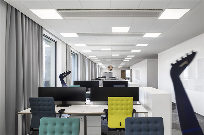 敞開(kāi)辦公區(qū)裝修設(shè)計(jì)-簡(jiǎn)約北歐風(fēng)體育博彩公司辦公室裝修設(shè)計(jì)方案